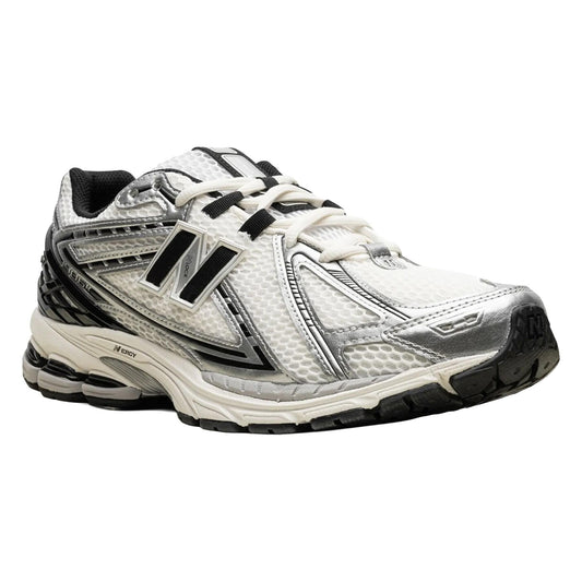 New Balance M1906 in Metalic SilverNew BaanceDPUS Designer Outlet19737685149441.5New Balance M1906 in Metalic Silver