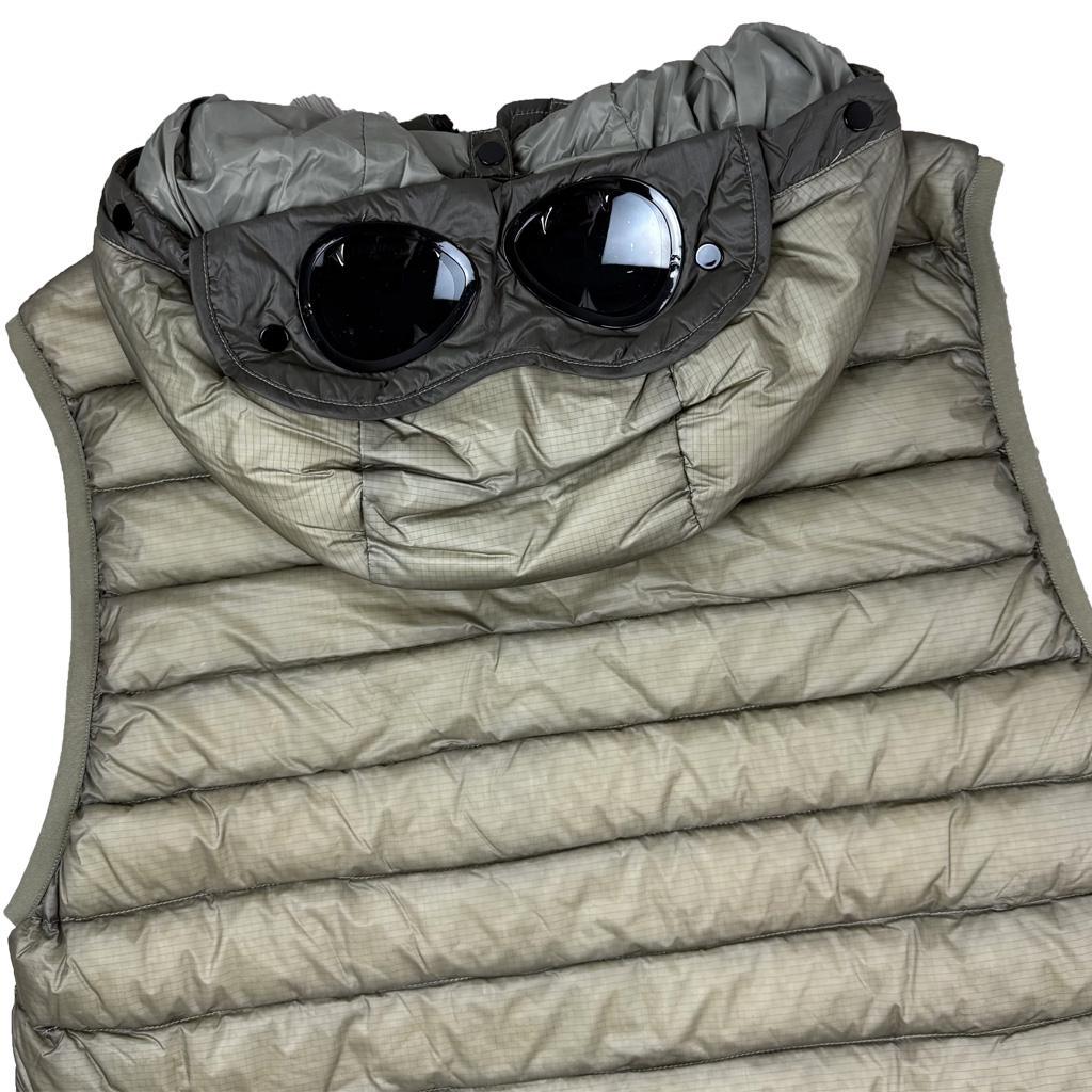C.P. Company DD-Shell Goggle Down Gilet in Fallen Rock