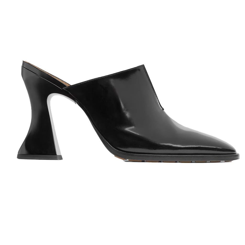 Bottega Veneta Womens Cha-Cha Pump in Black