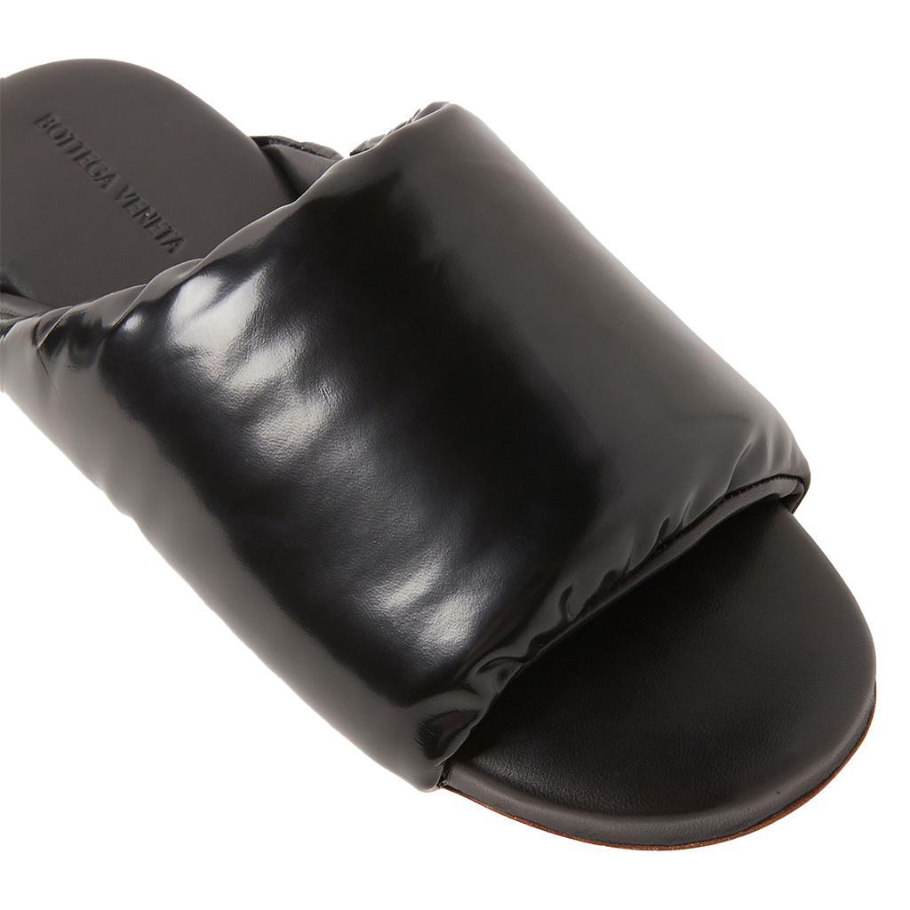 Bottega Veneta Womens Padded Flat Sandal in Black