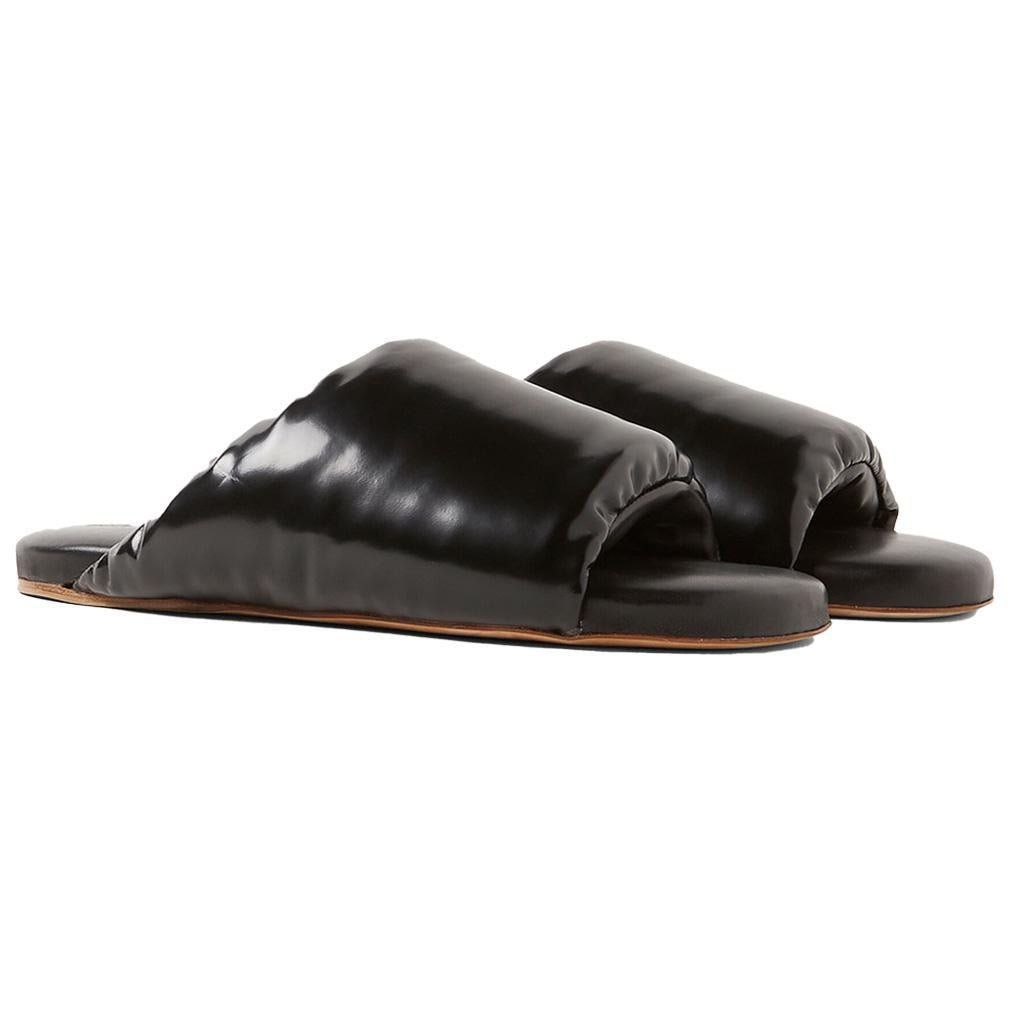 Bottega Veneta Womens Padded Flat Sandal in Black