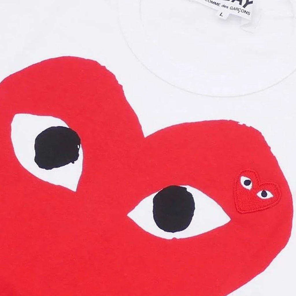 [Comme des Garcons] Play Oversized Red Heart TeeT-ShirtComme Des GarconsDPUS Designer OutletAX-T026-051-WHT-S044361807854WhiteS[Comme des Garcons] Play Oversized Red Heart Tee