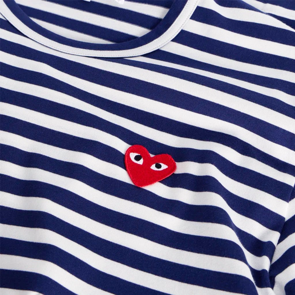[Comme des Garcons] Play Stripe Red Heart LS TeeT-ShirtComme Des GarconsDPUS Designer OutletAX-T010-051-NVY-S044362189614NavyS[Comme des Garcons] Play Stripe Red Heart LS Tee