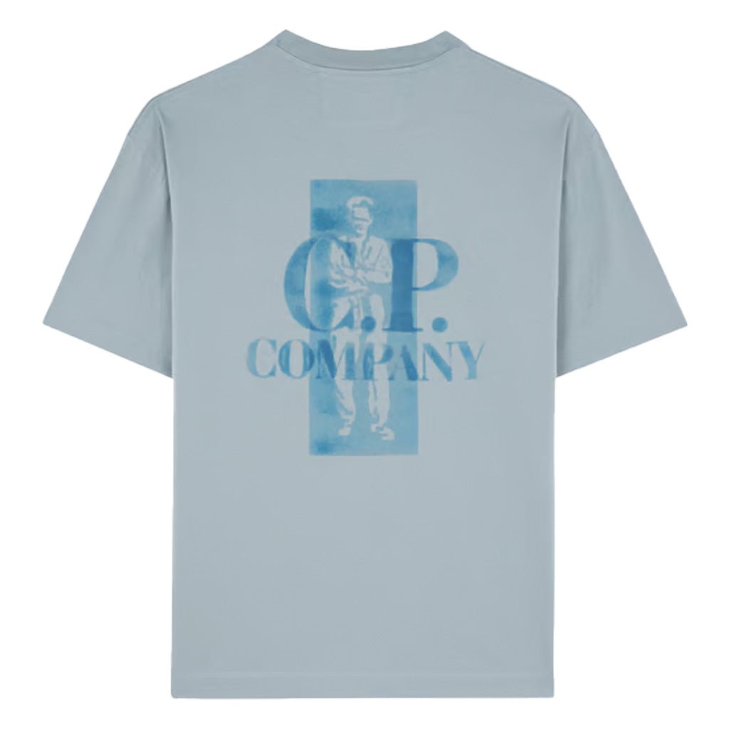 [C.P. Company] 30/1 Jersey Comfort Logo T-ShirtT-ShirtsC.P. CompanyDPUS Designer OutletSilver blueS[C.P. Company] 30/1 Jersey Comfort Logo T-Shirt