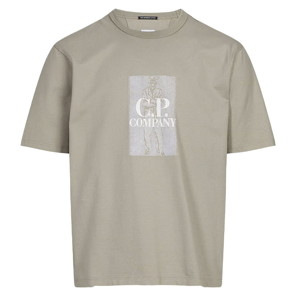 [C.P. Company] 30/2 Jersey Twisted Chest Logo T-ShirtT-ShirtC.P. CompanyDPUS Designer Outlet21CMTS158A-110580W-880-S7622792975835PeacoatS[C.P. Company] 30/2 Jersey Twisted Chest Logo T-Shirt
