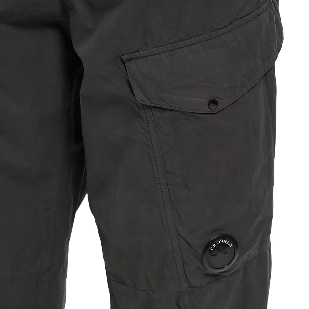 [C.P. Company] Chrome-R No Side Seams Cargo PantsTrousersC.P. CompanyDPUS Designer Outlet21CMPA116A-110324G-985-467622792956865Raven46[C.P. Company] Chrome-R No Side Seams Cargo Pants