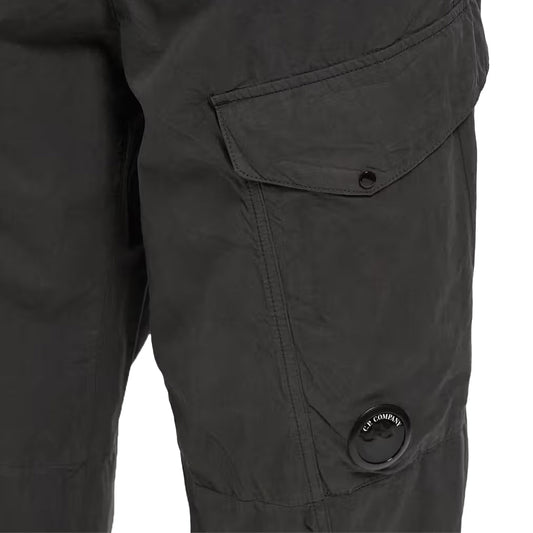 [C.P. Company] Chrome-R No Side Seams Cargo PantsTrousersC.P. CompanyDPUS Designer Outlet21CMPA116A-110324G-985-467622792956865Raven46[C.P. Company] Chrome-R No Side Seams Cargo Pants