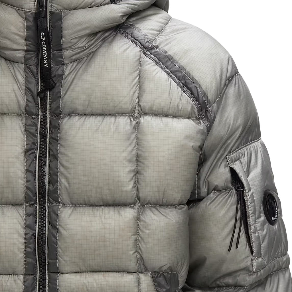 [C.P. Company] DD-Shell Hooded Lens JacketCoats & JacketsC.P. CompanyDPUS Designer Outlet21CMOW702A-110416A-936-SFlint GreyS[C.P. Company] DD-Shell Hooded Lens Jacket