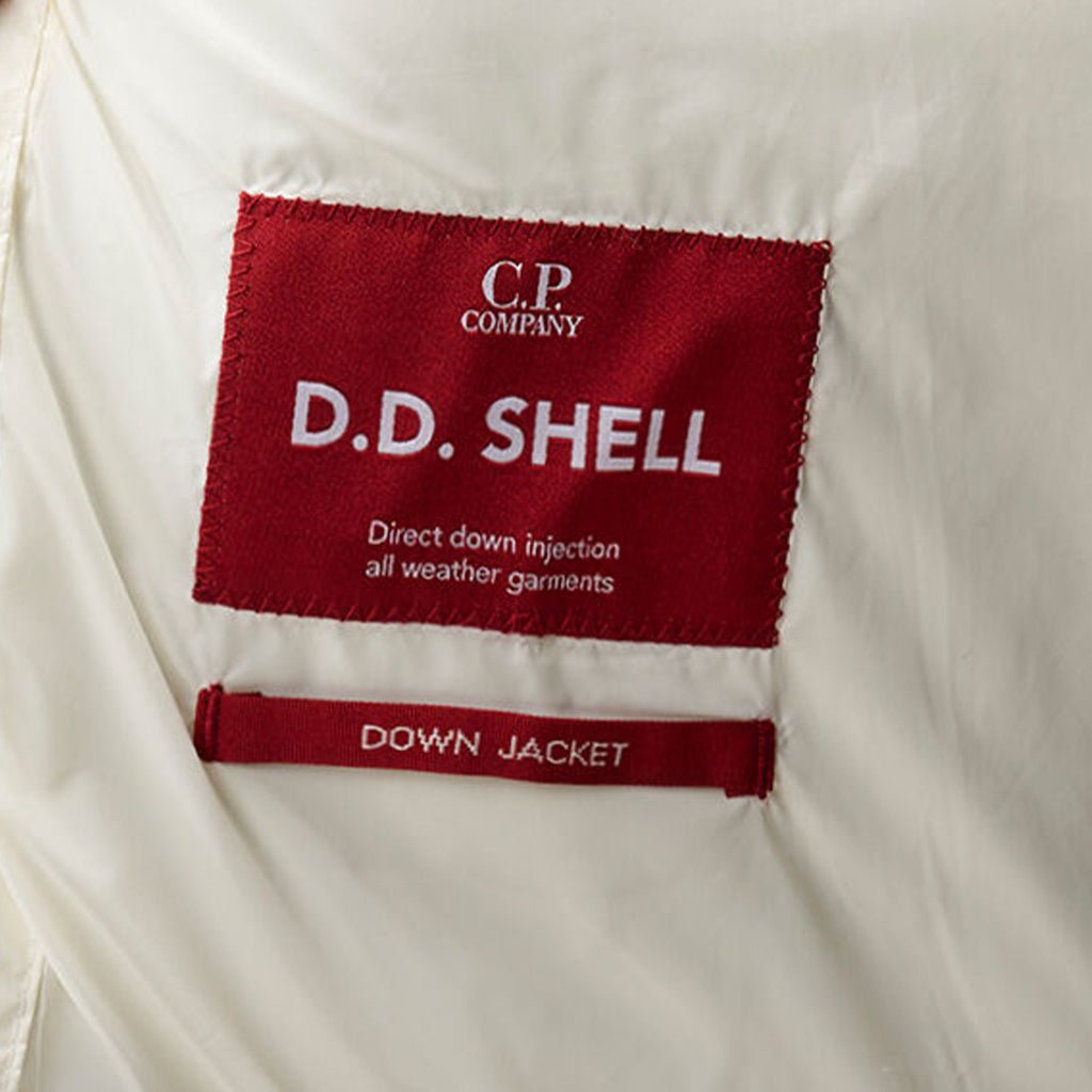 [C.P. Company] DD-Shell Hooded Lens JacketCoats & JacketsC.P. CompanyDPUS Designer OutletRFCMOW702A-110416A-103-SGuaze WhiteS[C.P. Company] DD-Shell Hooded Lens Jacket