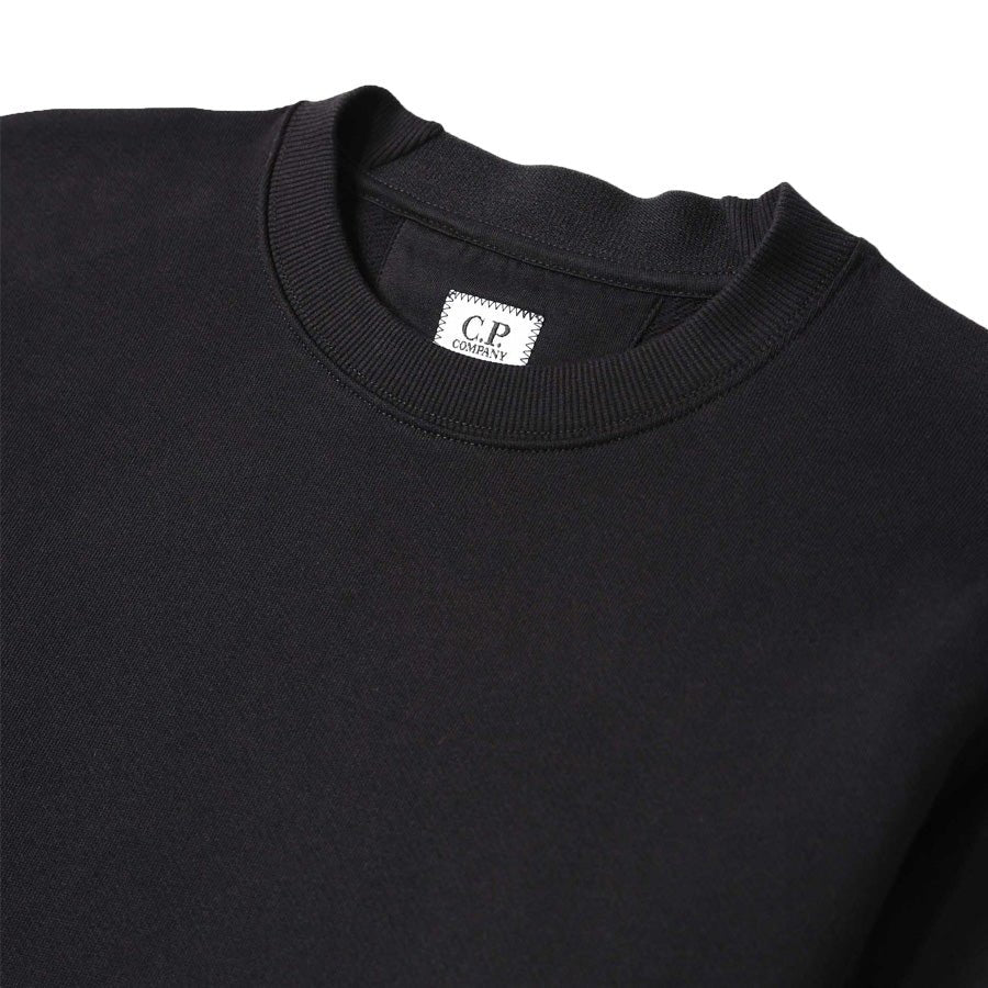 C.P. Company Diagonal Raised Fleece Crew Neck Lens Sweatshirt in BlackSweatshirtsC.P. CompanyDPUS7620943900903SC.P. Company Diagonal Raised Fleece Crew Neck Lens Sweatshirt in Black