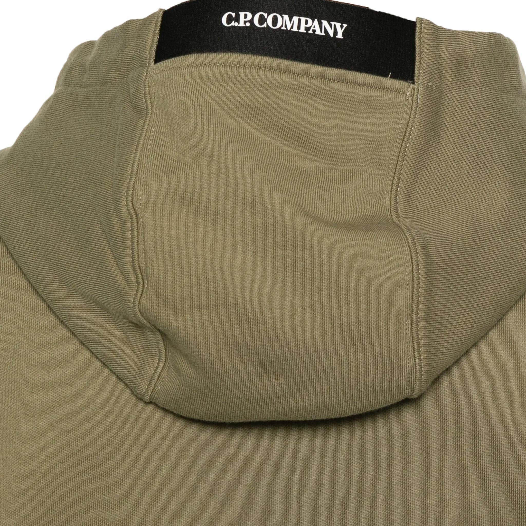 C.P. Company Diagonal Raised Fleece Lens Hooded Sweatshirt in CapersHoodies & Zip - UpsC.P. CompanyDPUS Designer Outlet7622792457836SC.P. Company Diagonal Raised Fleece Lens Hooded Sweatshirt in Capers