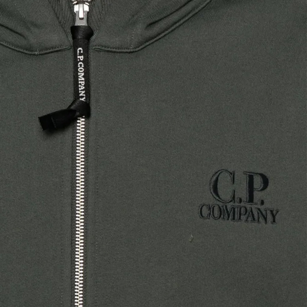[C.P. Company] Diagonal Raised Fleece Zipped Logo Hooded SweatshirtHoodies & Zip - UpsC.P. CompanyDPUS Designer Outlet7622792761292GunmetalS[C.P. Company] Diagonal Raised Fleece Zipped Logo Hooded Sweatshirt