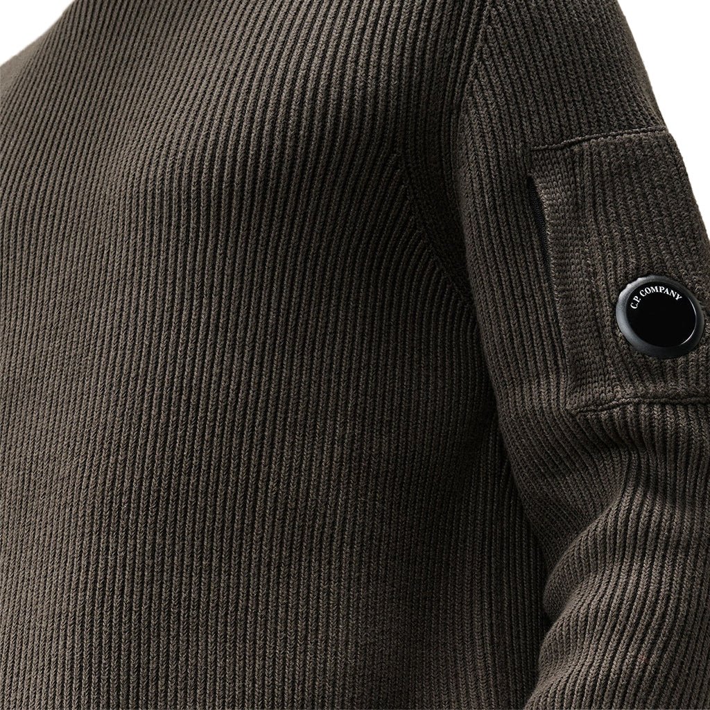 [C.P. Company] Full Rib Cotton Lens Crewneck KnitKnitwearC.P. CompanyDPUS Designer Outlet21CMKN101A-006608A-985-SRavenS[C.P. Company] Full Rib Cotton Lens Crewneck Knit