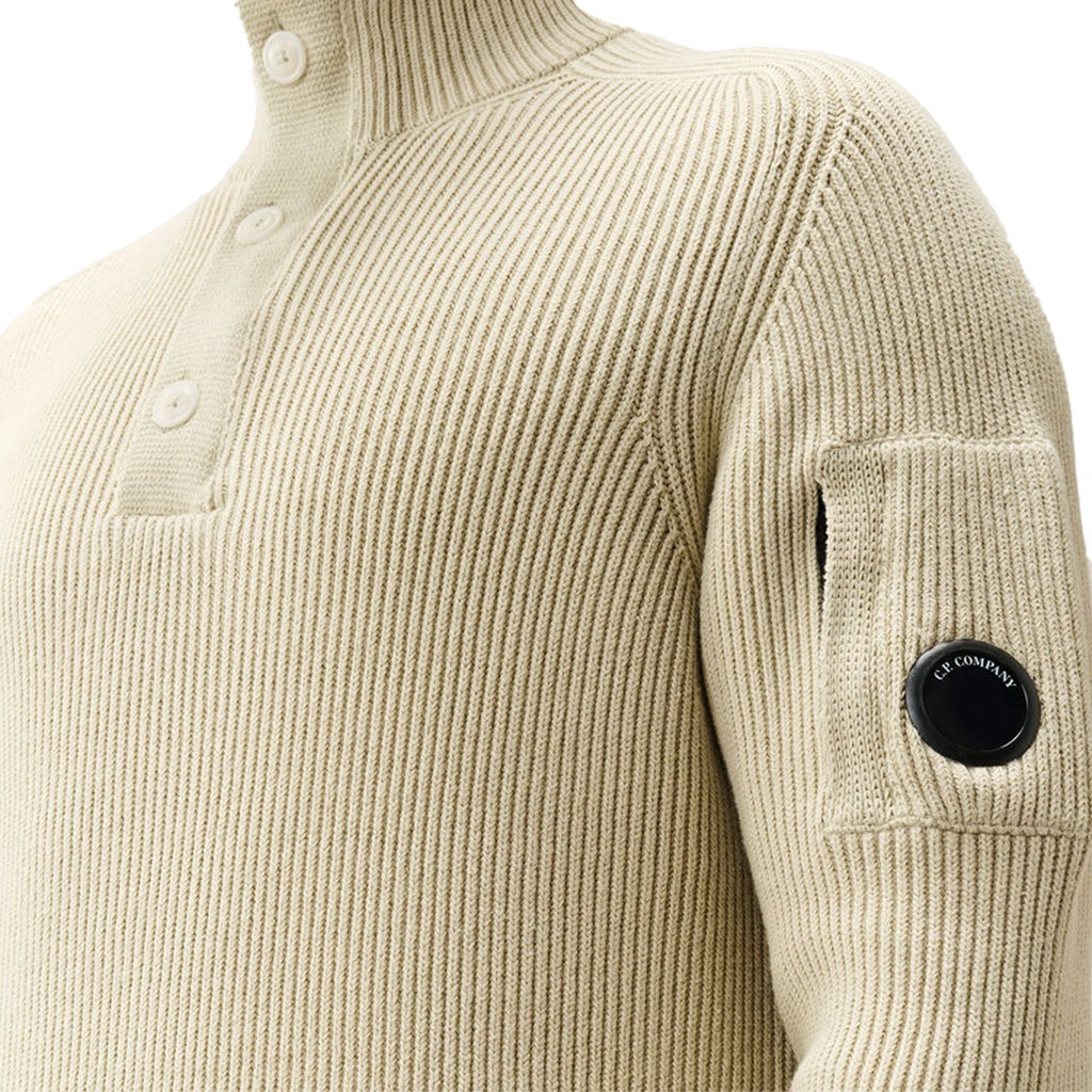 [C.P. Company] Full Rib Polo Collar KnitwearKnitwearC.P. CompanyDPUS Designer Outlet21CMKN102A-006608A-120-S7622792932869Silver BirchS[C.P. Company] Full Rib Polo Collar Knitwear