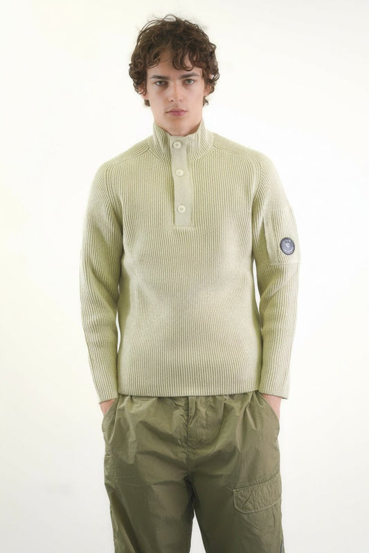 [C.P. Company] Full Rib Polo Collar KnitwearKnitwearC.P. CompanyDPUS Designer Outlet21CMKN102A-006608A-120-S7622792932869Silver BirchS[C.P. Company] Full Rib Polo Collar Knitwear