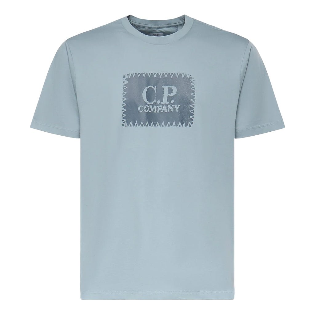 [C.P. Company] Jersey 30/1 Short Sleeve Logo Label T-ShirtT-ShirtC.P. CompanyDPUS Designer OutletSilver BlueS[C.P. Company] Jersey 30/1 Short Sleeve Logo Label T-Shirt