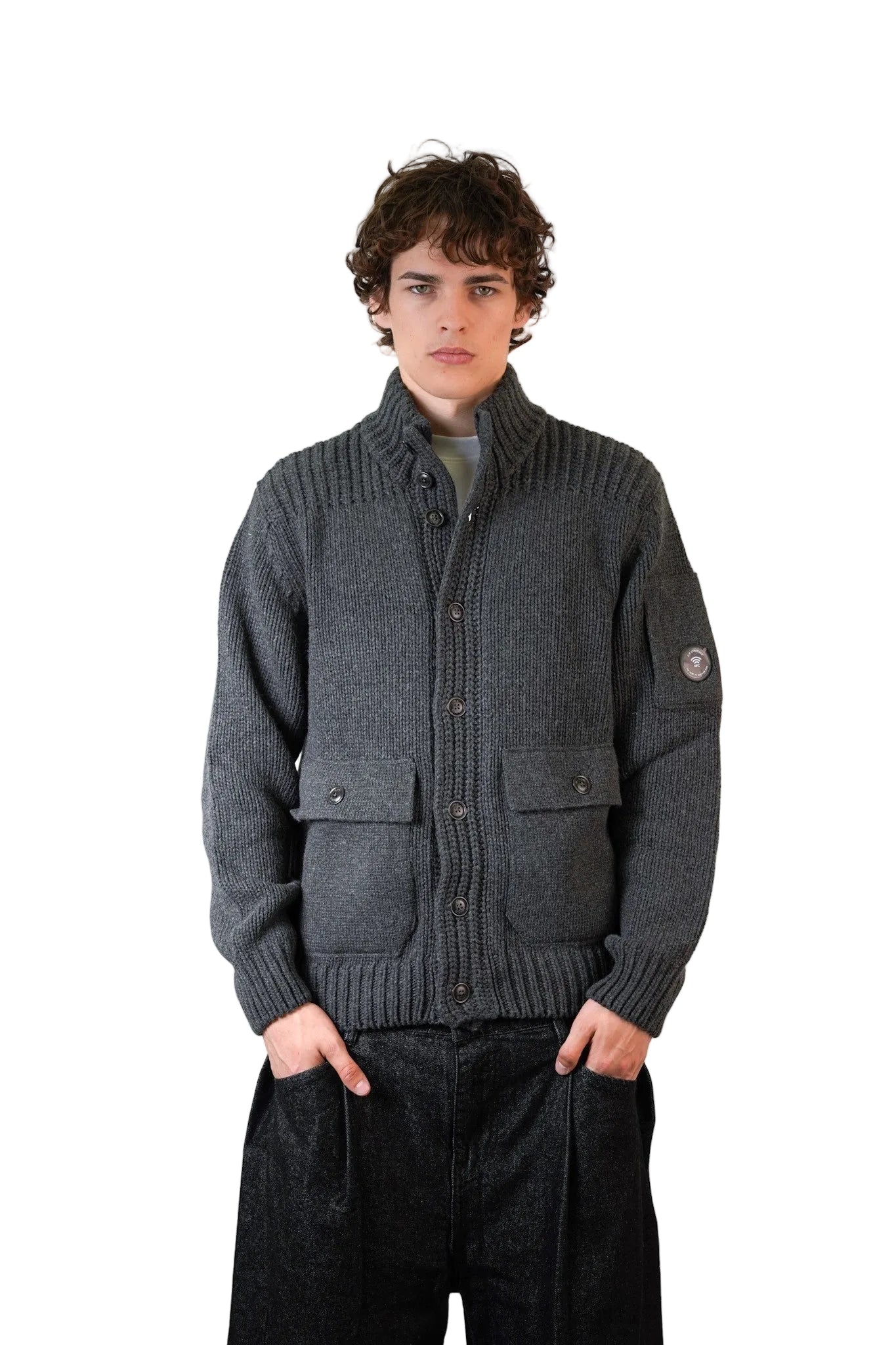 [C.P. Company] Lambswool GRS Knitwear CardiganCoats & JacketsC.P. CompanyDPUS Designer Outlet21CMKN068A-110149A-978-S7622792926639Dark ShadowS[C.P. Company] Lambswool GRS Knitwear Cardigan