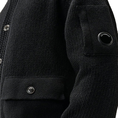 [C.P. Company] Lambswool GRS Knitwear CardiganCoats & JacketsC.P. CompanyDPUS Designer Outlet21CMKN068A-110149A-999-SBlackS[C.P. Company] Lambswool GRS Knitwear Cardigan