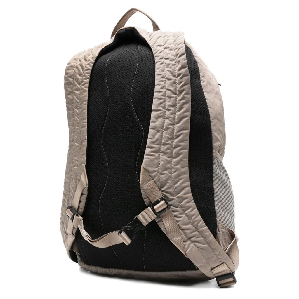[C.P. Company] Nylon B BackpackC.P. CompanyDPUS Designer Outlet7622792672147Dove[C.P. Company] Nylon B Backpack