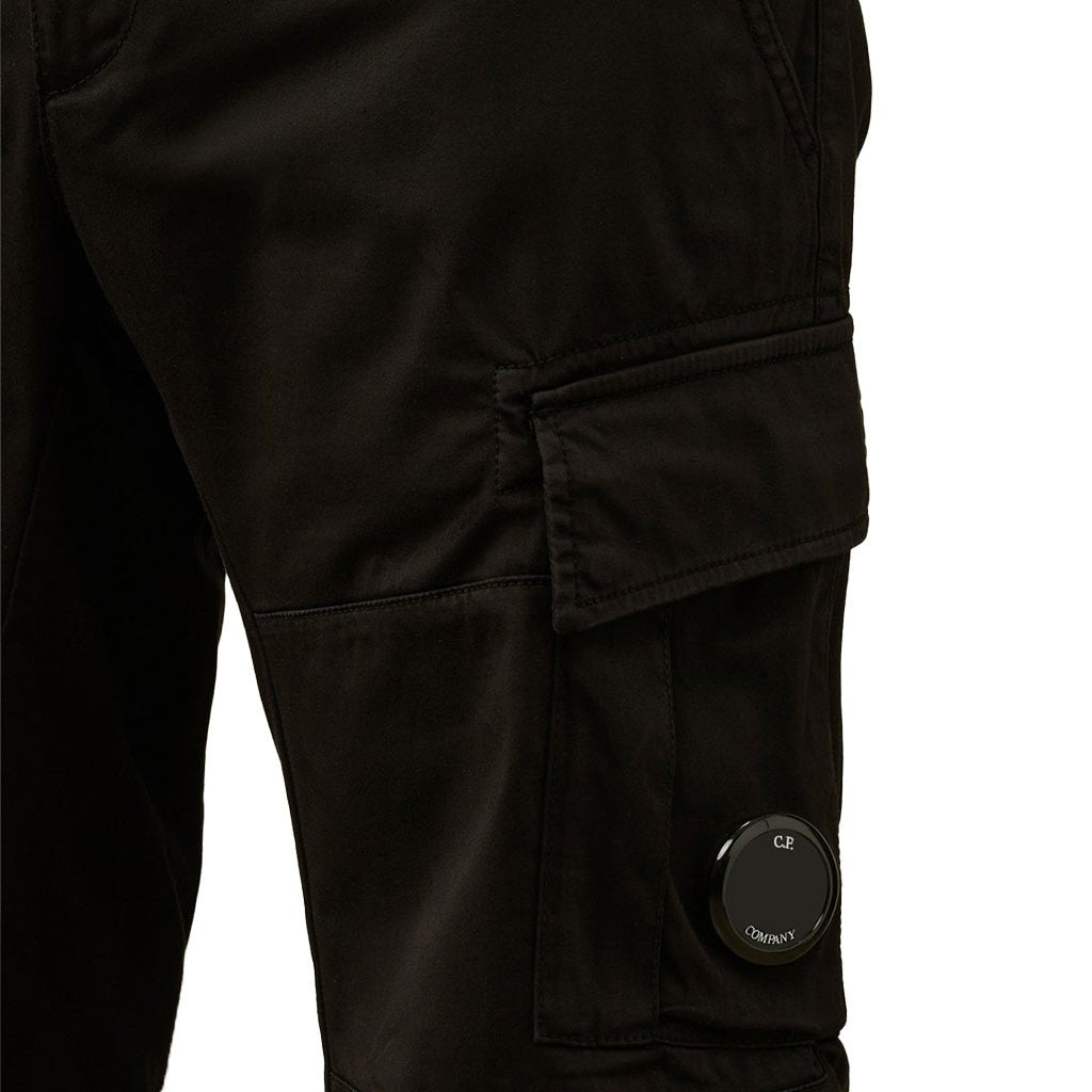 [C.P. Company] Stretch Sateen Cargo Lens ShortsShortsC.P. CompanyDPUS Designer OutletBlack44[C.P. Company] Stretch Sateen Cargo Lens Shorts
