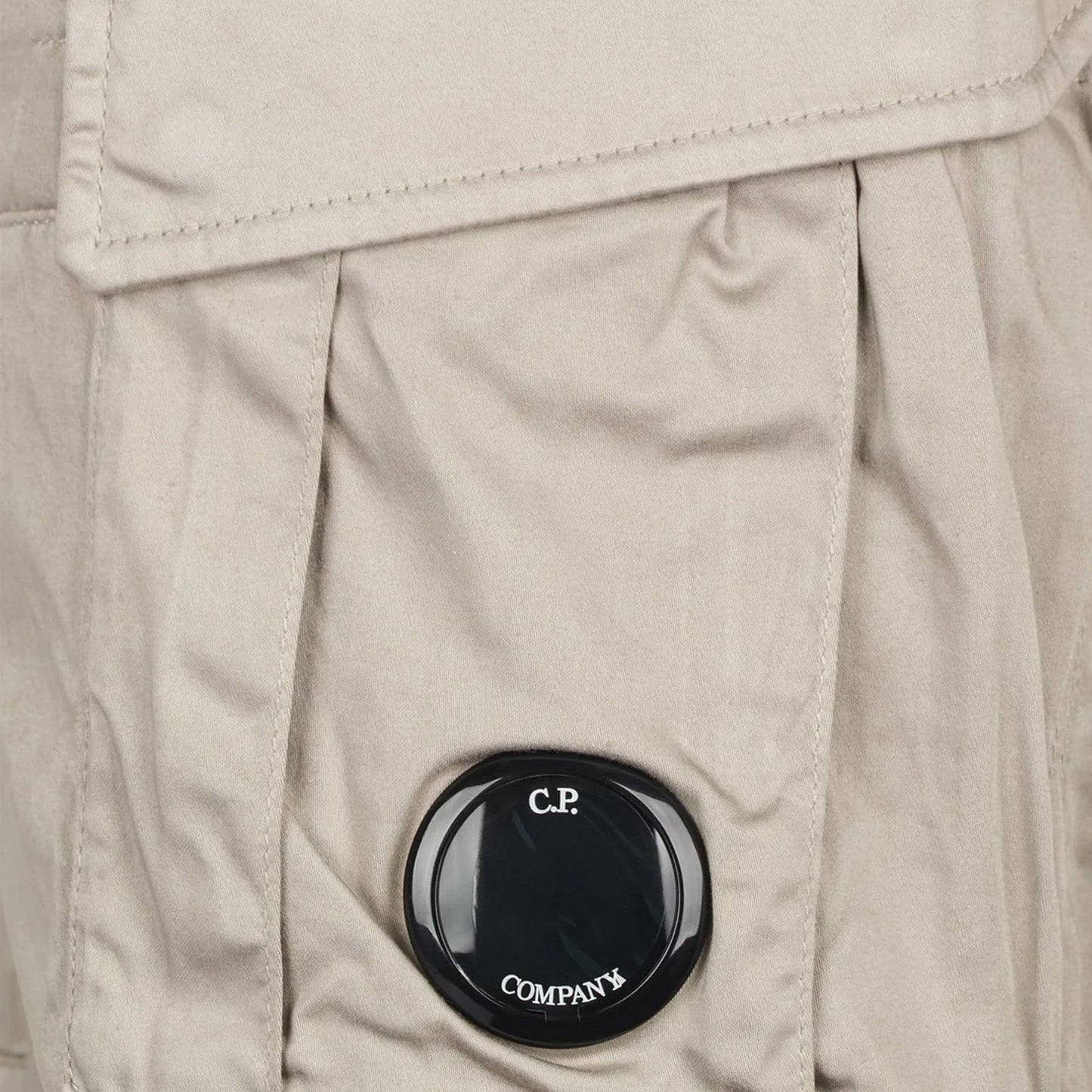 [C.P. Company] Stretch Sateen Cargo Lens ShortsT-ShirtC.P. CompanyDPUS Designer OutletDove44[C.P. Company] Stretch Sateen Cargo Lens Shorts
