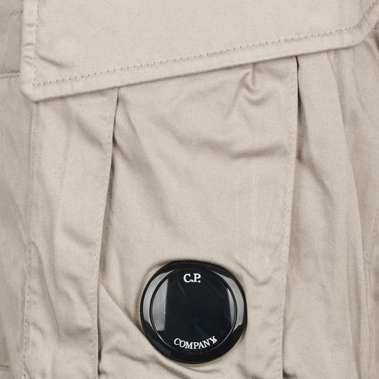 [C.P. Company] Stretch Sateen Cargo Lens ShortsT-ShirtC.P. CompanyDPUS Designer OutletDove44[C.P. Company] Stretch Sateen Cargo Lens Shorts