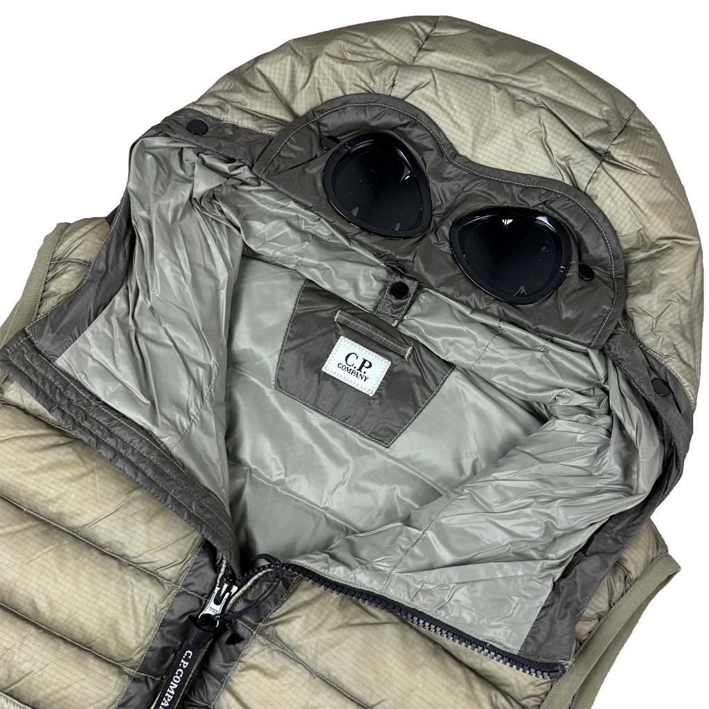 C.P. Company DD-Shell Goggle Down Gilet in Fallen Rock