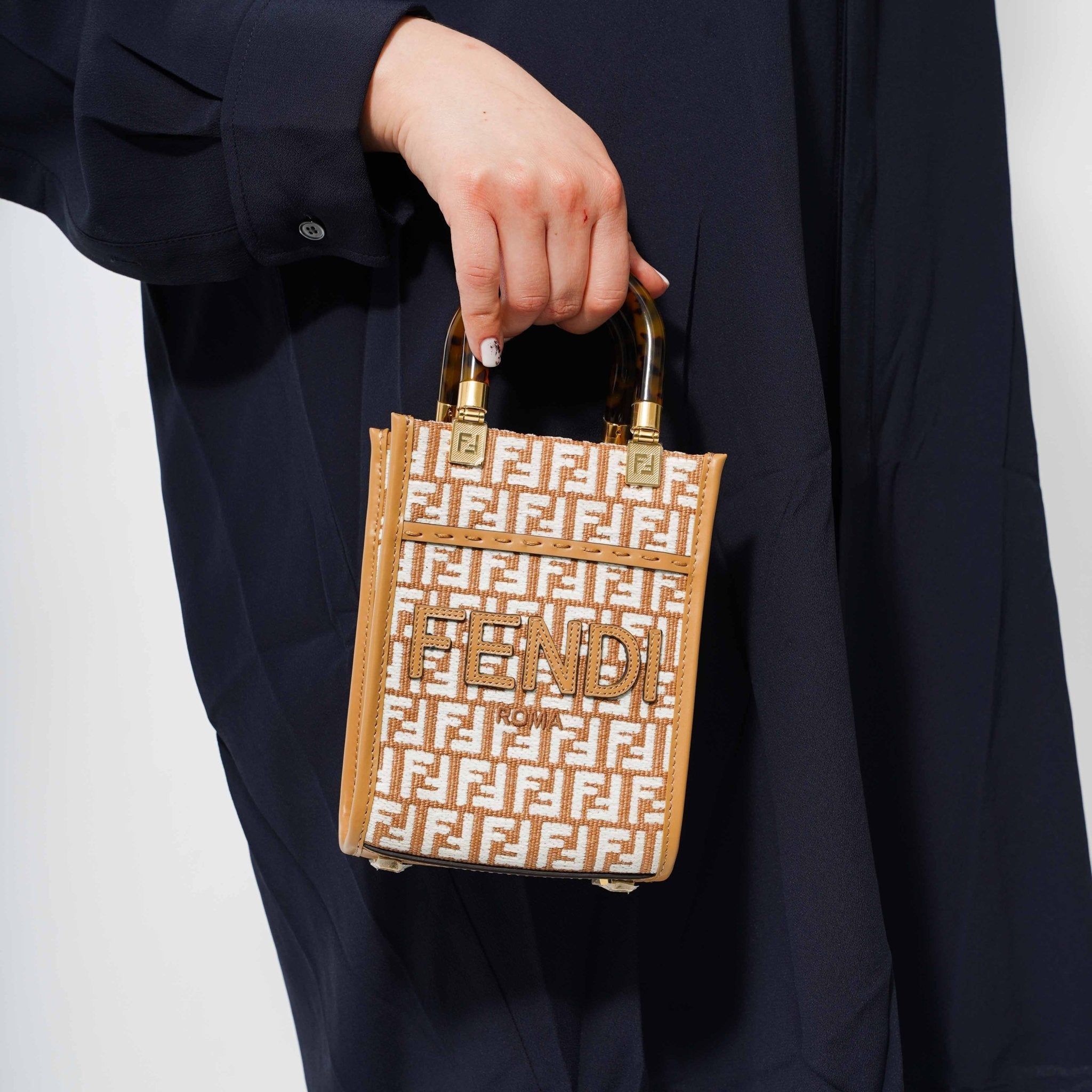 [Fendi] Mini Sunshine Bag in BeigeBagsFendiDPUS Designer Outlet325252[Fendi] Mini Sunshine Bag in Beige