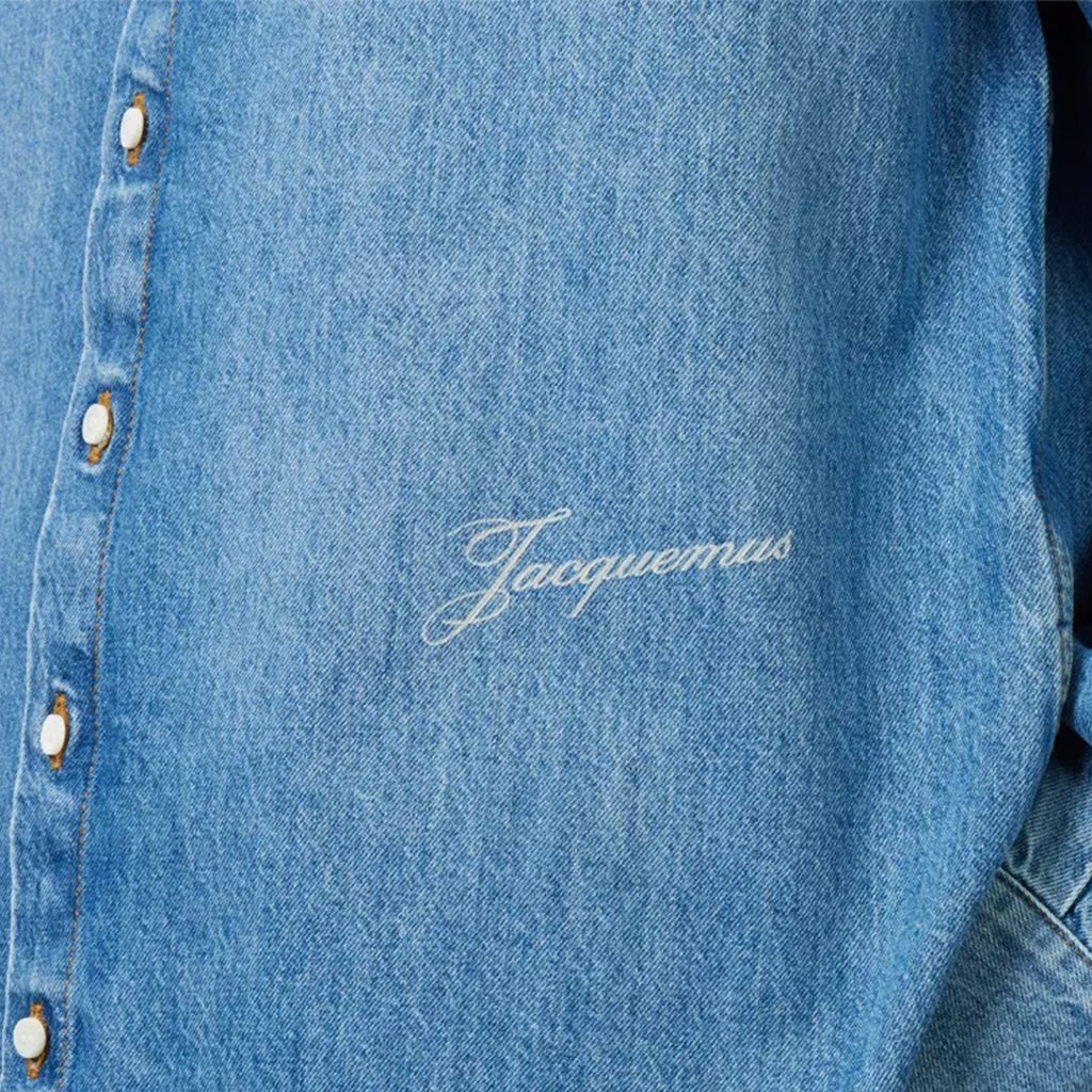 [Jacquemus] The Chemise De-Nimes Simon Denim ShirtOvershirtJacquemusDPUS Designer OutletSHM00545AD00017-33C-463700943745286Blue46[Jacquemus] The Chemise De-Nimes Simon Denim Shirt