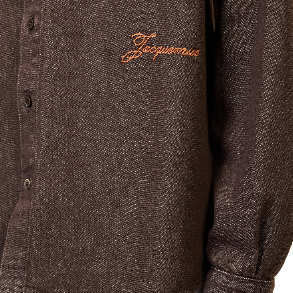 [Jacquemus] The Chemise De-Nimes Simon Denim ShirtOvershirtJacquemusDPUS Designer OutletSHM00545AD00077-850-46Brown46[Jacquemus] The Chemise De-Nimes Simon Denim Shirt