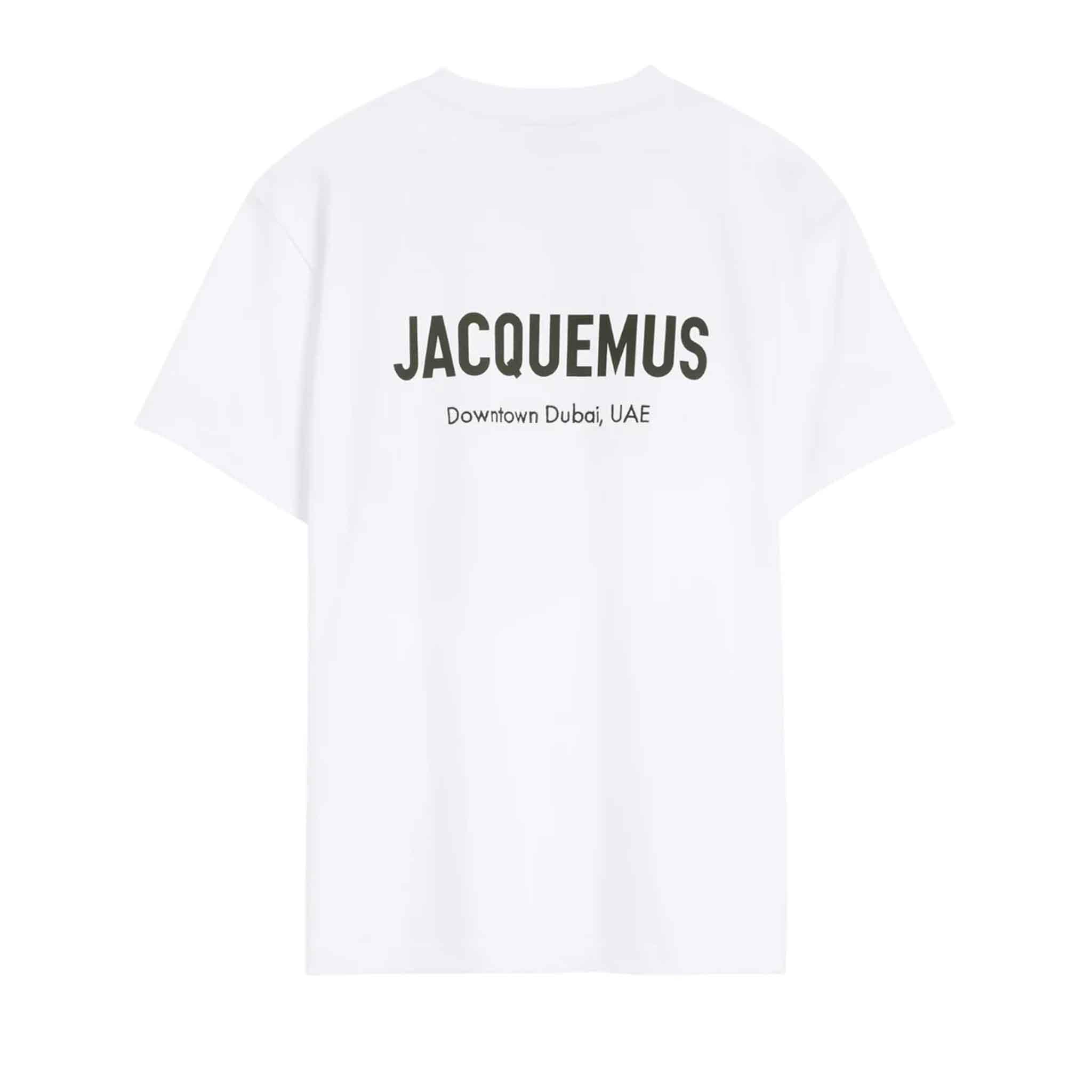 Jacquemus The Dubai Address T-Shirt in White – DPUS Designer Jacquemus The Dubai Address T-Shirt in White – DPUS Designer