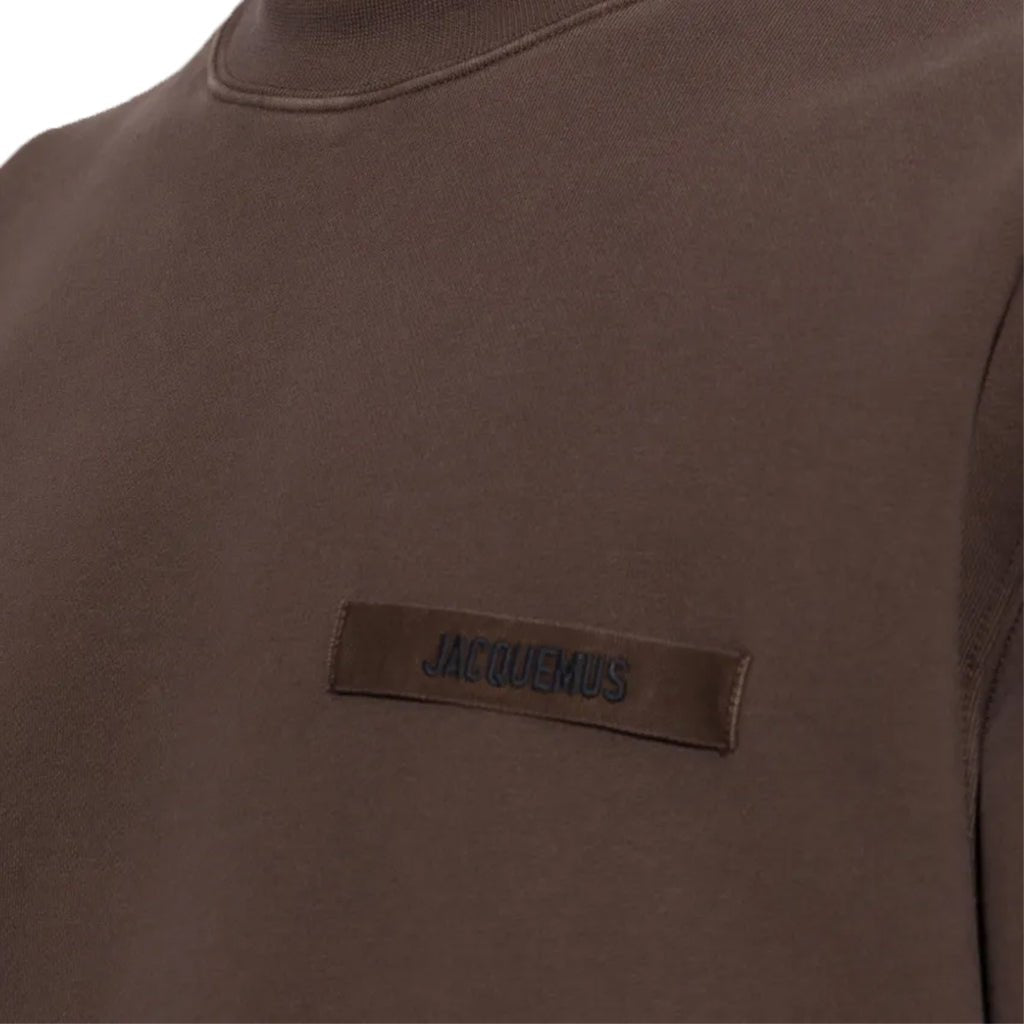 [Jacquemus] The Gros Grain SweatshirtSweatshirtsJacquemusDPUS Designer OutletSSM00206AJ00126-850-S3700943972088BrownS[Jacquemus] The Gros Grain Sweatshirt