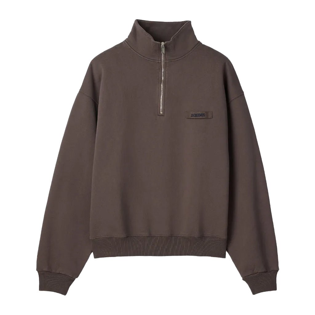 [Jacquemus] The Gros Grain Zipped Roll-Neck SweatshirtSweatshirtsJacquemusDPUS Designer OutletSSM00313AJ00174-850-SBrownS[Jacquemus] The Gros Grain Zipped Roll-Neck Sweatshirt