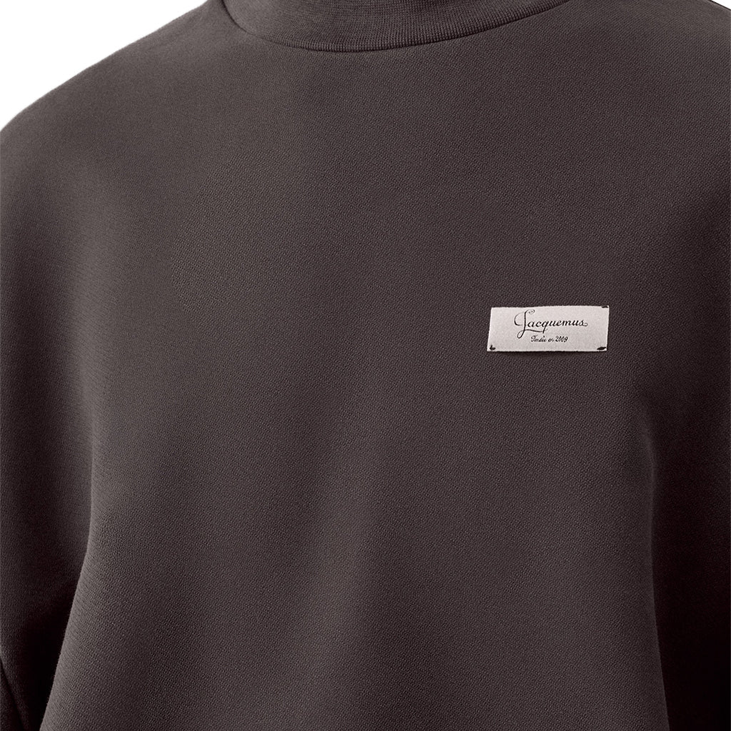 [Jacquemus] The Montaigne SweatshirtSweatshirtsJacquemusDPUS Designer OutletSSU00215AJ00325-881-S3667567036094Dark BrownS[Jacquemus] The Montaigne Sweatshirt