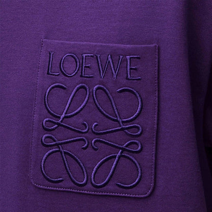[Loewe] Pocket Tonal Logo Relaxed Fit T-ShirtT-ShirtsLoeweDPUS Designer Outlet0011107519CyclamenS[Loewe] Pocket Tonal Logo Relaxed Fit T-Shirt