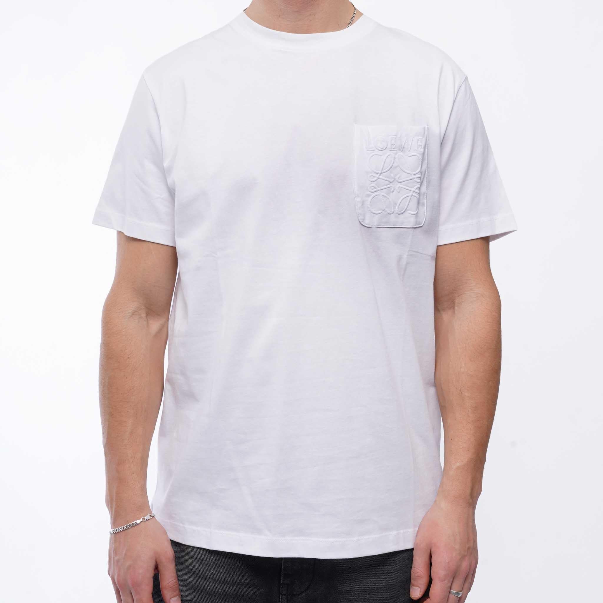 Loewe Relaxed Fit Tonal Pocket Logo T-Shirt in WhiteT-ShirtsLoeweDPUS Designer Outlet0011107435SLoewe Relaxed Fit Tonal Pocket Logo T-Shirt in White