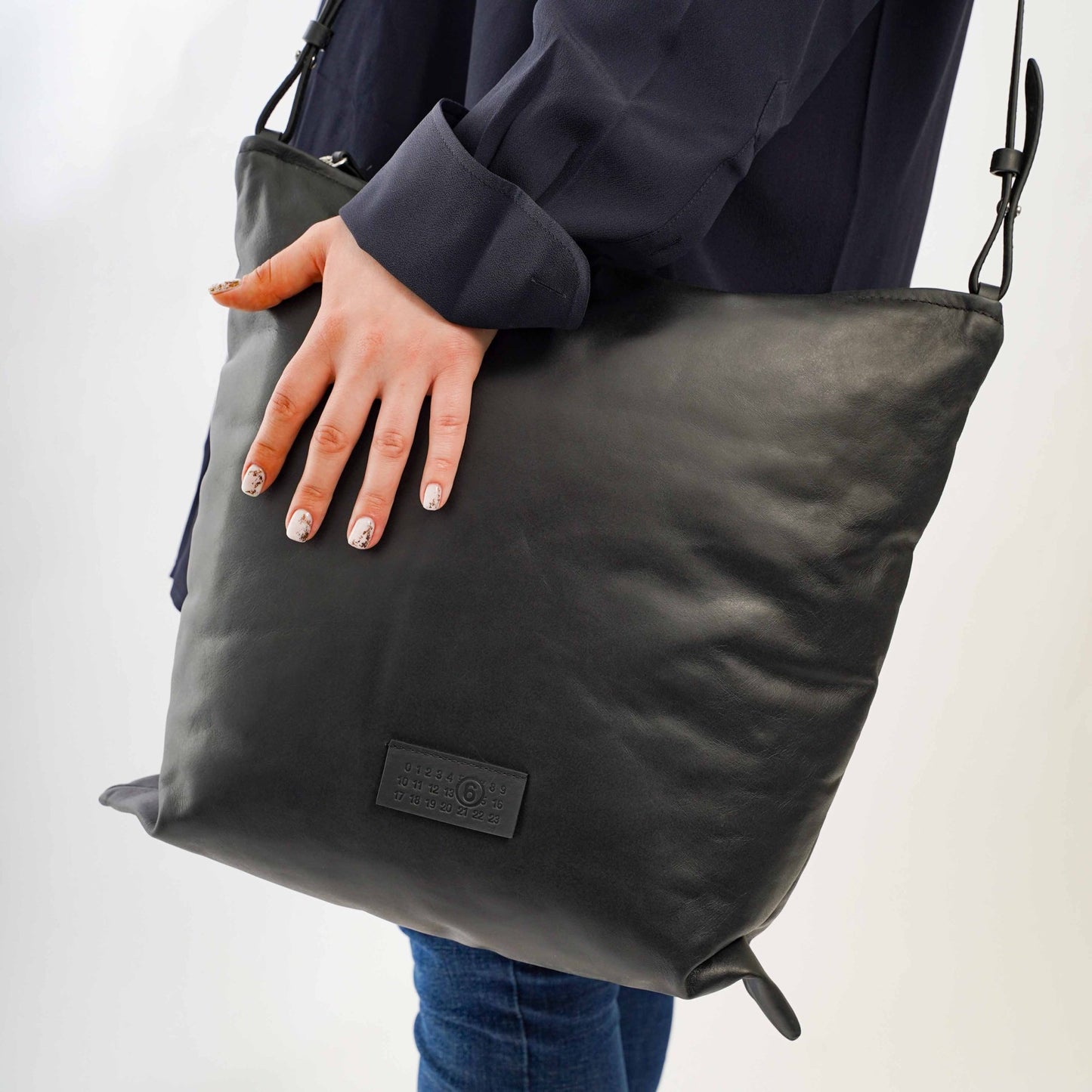 Maison Margiela MM6 Pillow ToteBagsMaison MargielaDPUS Designer Outlet8059039202093BlackOne SizeMaison Margiela MM6 Pillow Tote