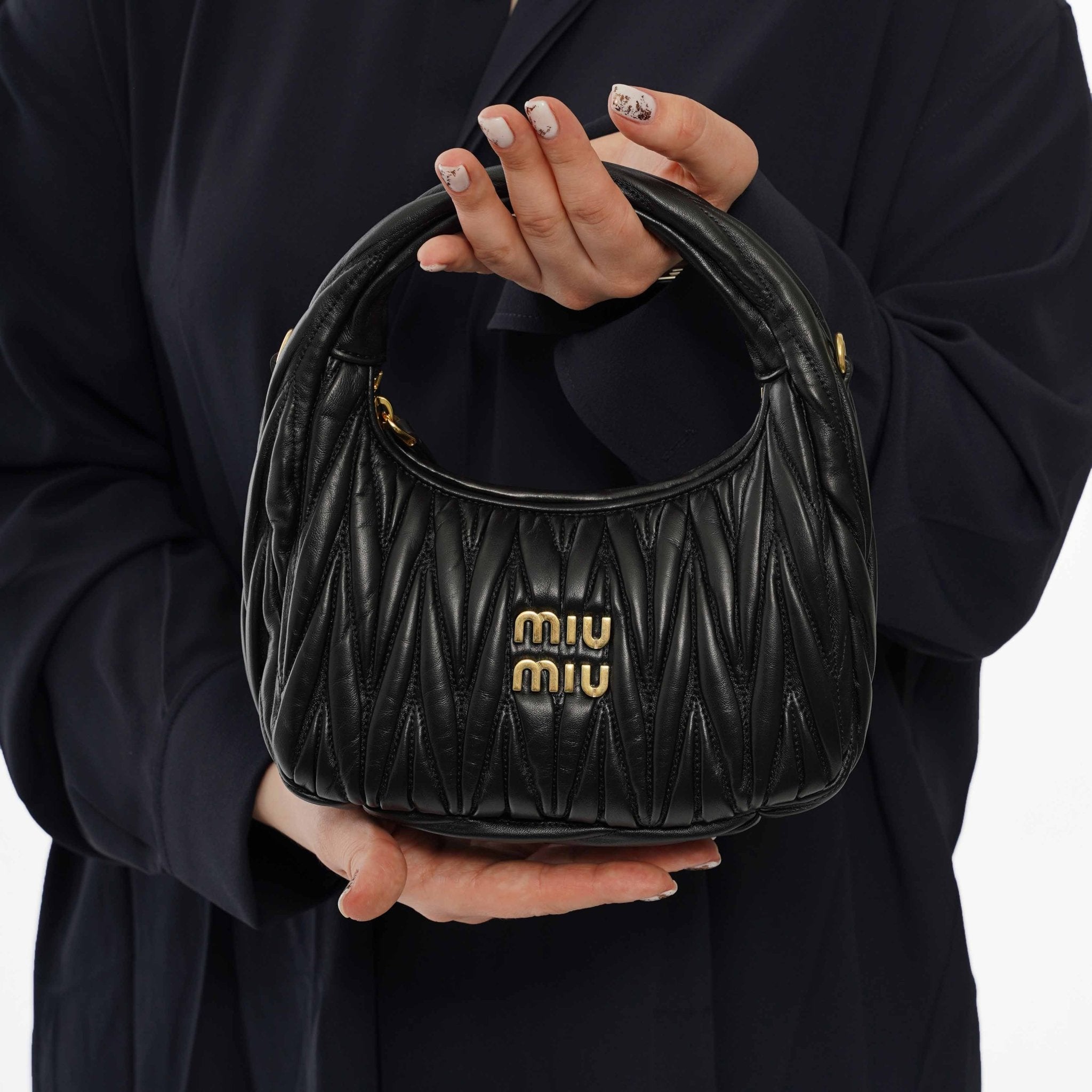 [Miu Miu] Wander Matelassé Nappa Leather HoboBagsMiu MiuDPUS Designer Outlet1541222048368050242532038Black[Miu Miu] Wander Matelassé Nappa Leather Hobo