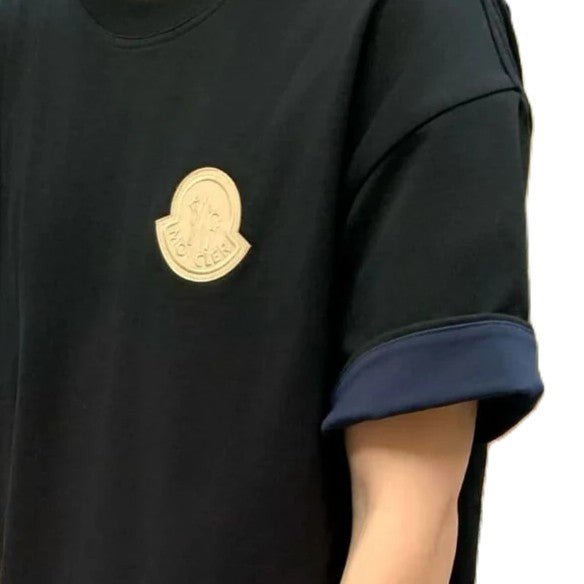 Moncler Logo Patch Reversible T-ShirtT-ShirtMonclerDPUS Designer OutletJ20918C0003383927-M8050592201394BlackMMoncler Logo Patch Reversible T-Shirt