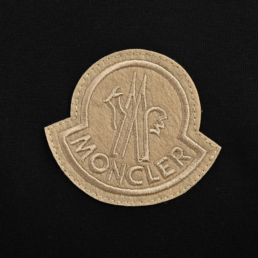 Moncler Logo Patch Reversible T-ShirtT-ShirtMonclerDPUS Designer OutletJ20918C0003383927-M8050592201394BlackMMoncler Logo Patch Reversible T-Shirt