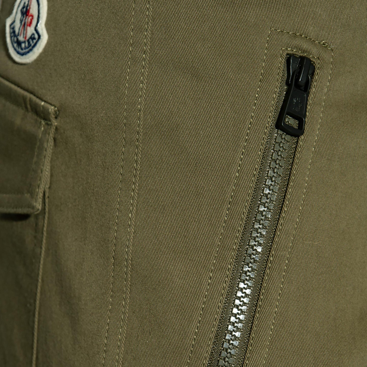 Moncler Men's Logo Patch Cotton Trousers in Military GreenMonclerDPUS Designer Outlet20300121205805387540333146Moncler Men's Logo Patch Cotton Trousers in Military Green