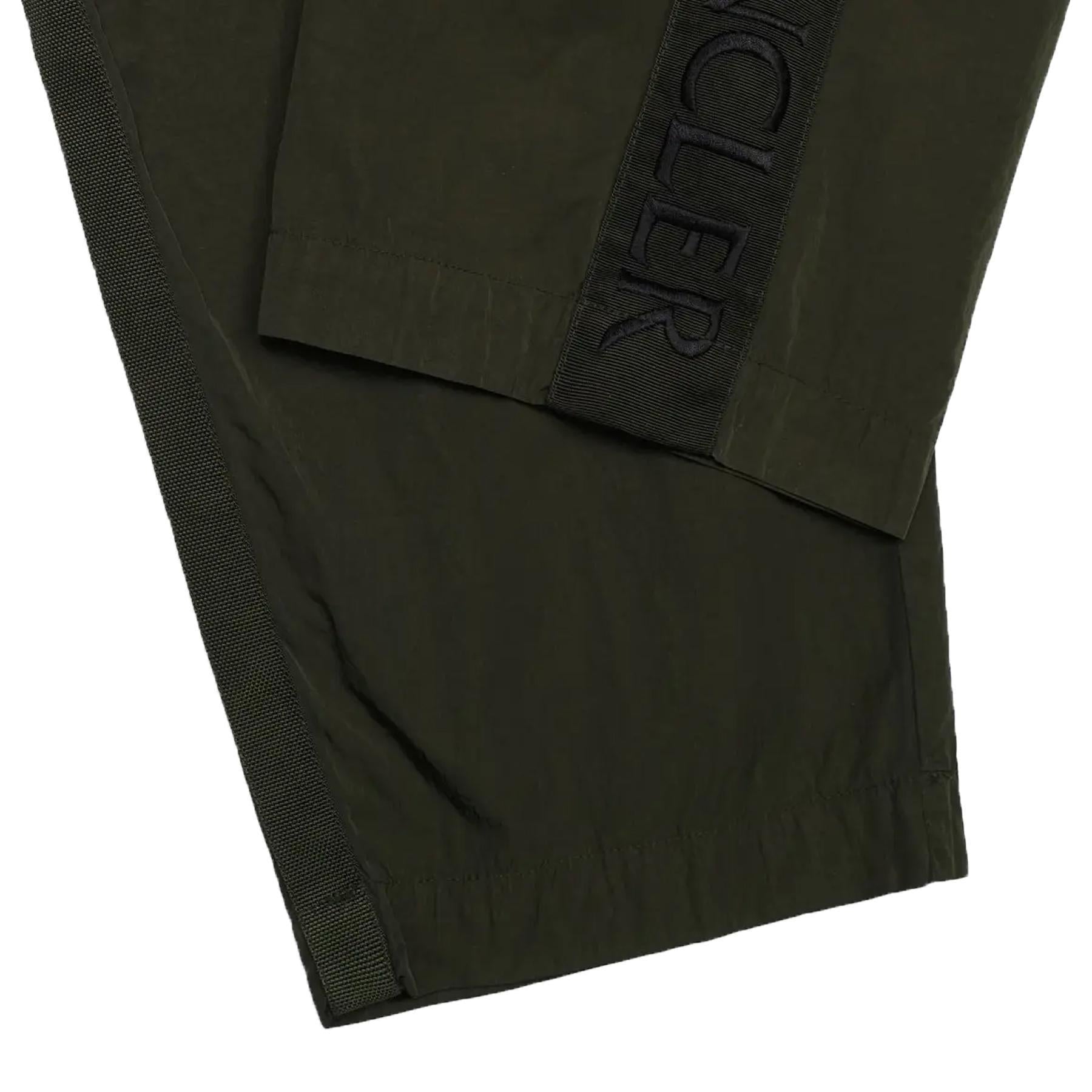 Moncler Men's Nylon Side Logo Trousers in Dark GreenMonclerDPUS Designer Outlet20300121211805664752352748Moncler Men's Nylon Side Logo Trousers in Dark Green