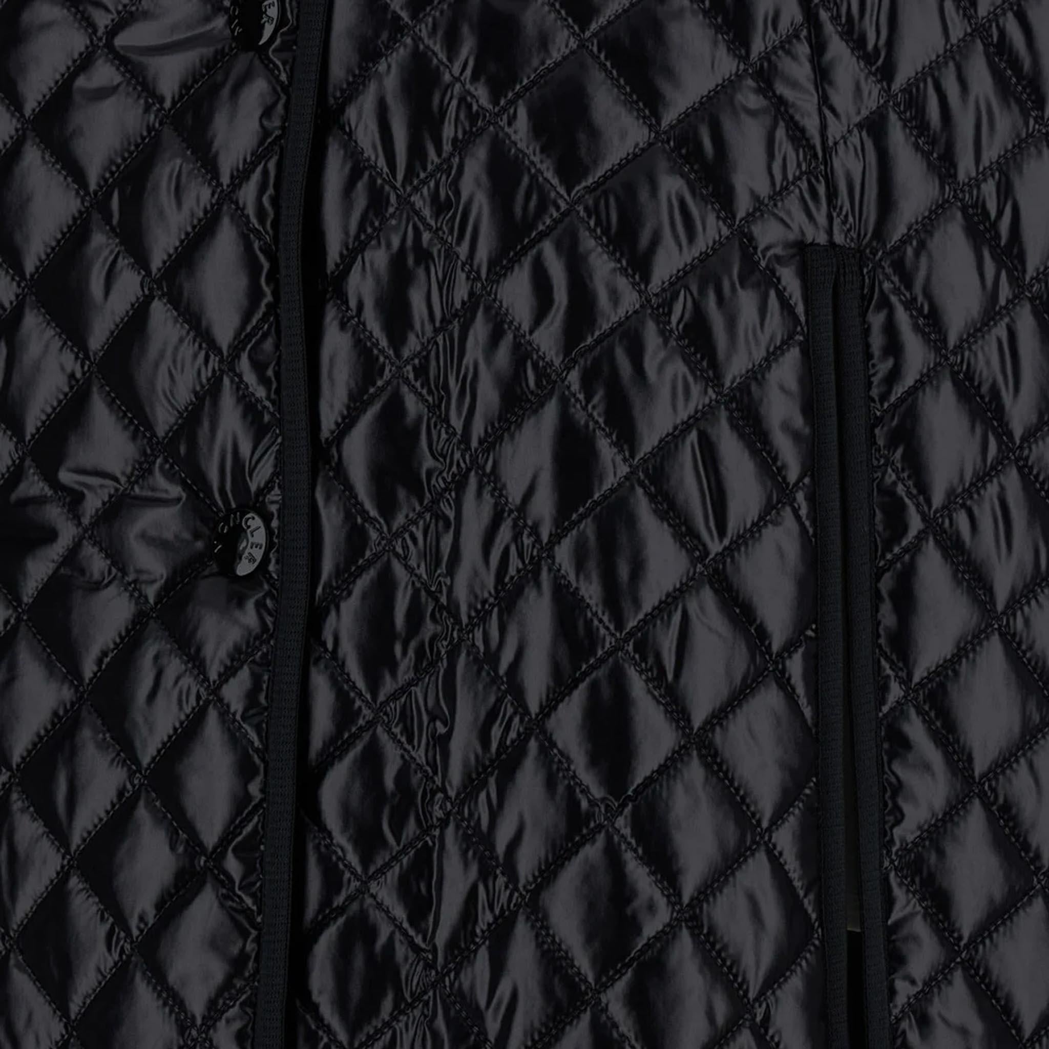 Moncler Women's Mantella Quilted Poncho in BlackCoats & JacketsMonclerDPUS Designer Outlet2030012127880557247496451Moncler Women's Mantella Quilted Poncho in Black