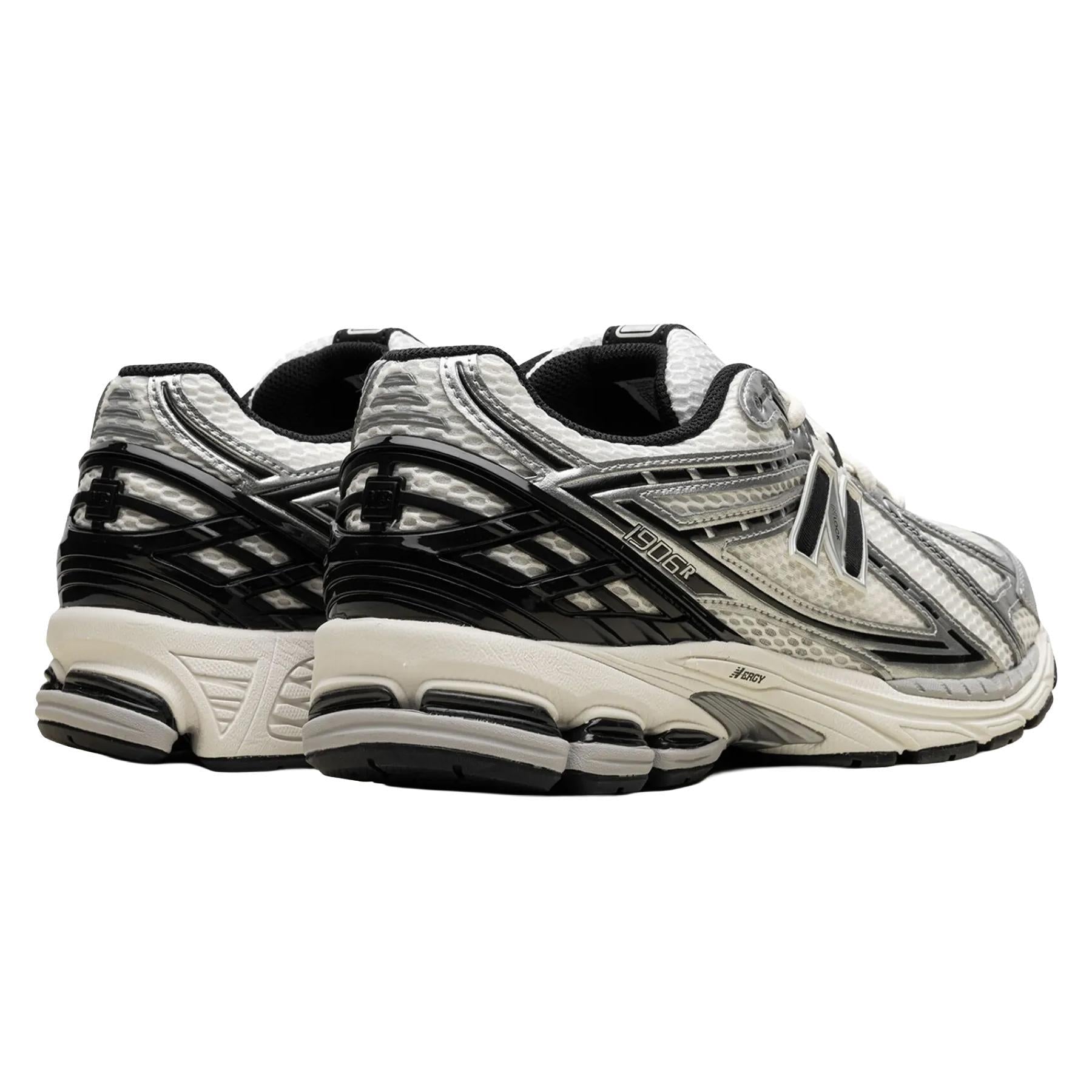 New Balance M1906 in Metalic SilverNew BaanceDPUS Designer Outlet19737685149441.5New Balance M1906 in Metalic Silver