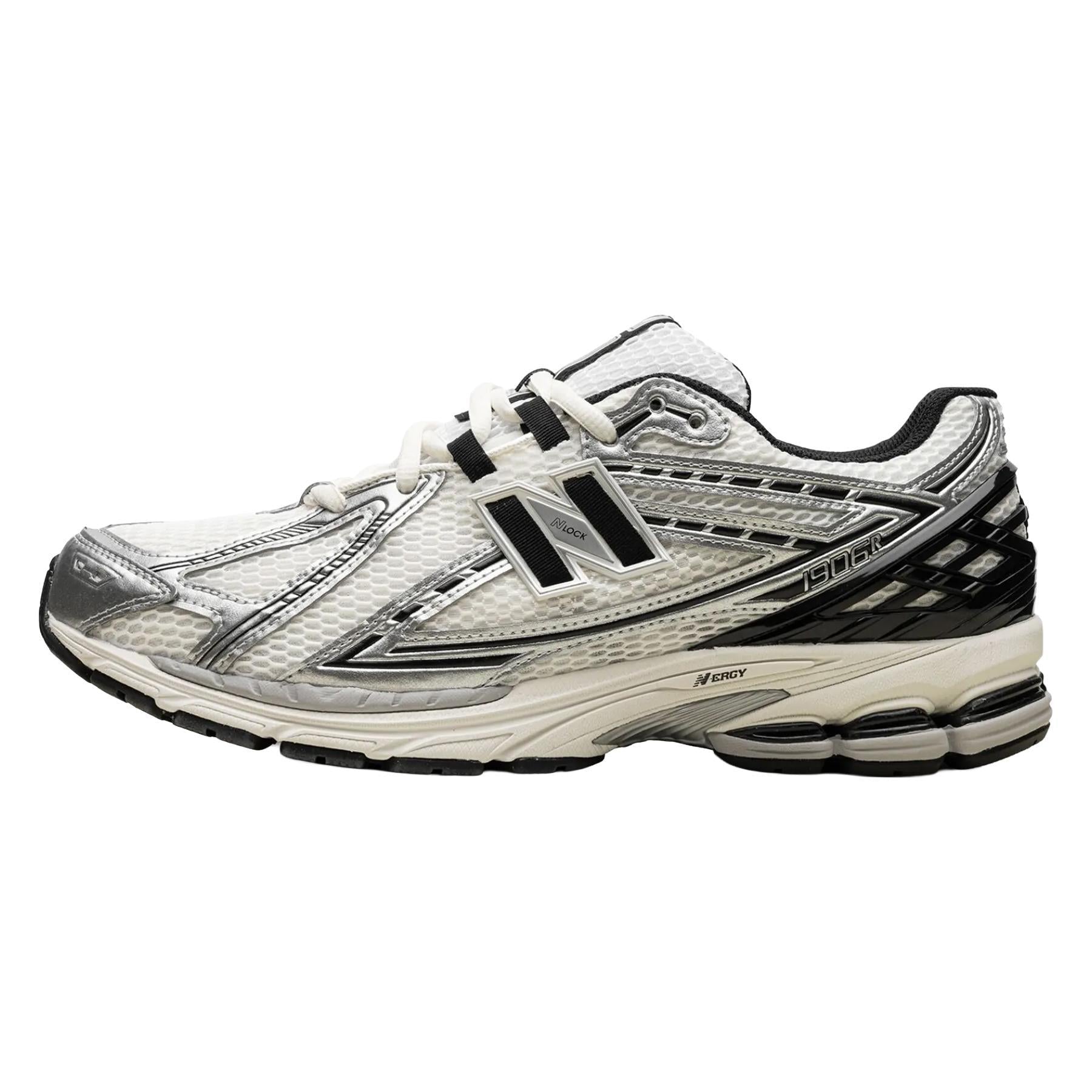 New Balance M1906 in Metalic SilverNew BaanceDPUS Designer Outlet19737685149441.5New Balance M1906 in Metalic Silver