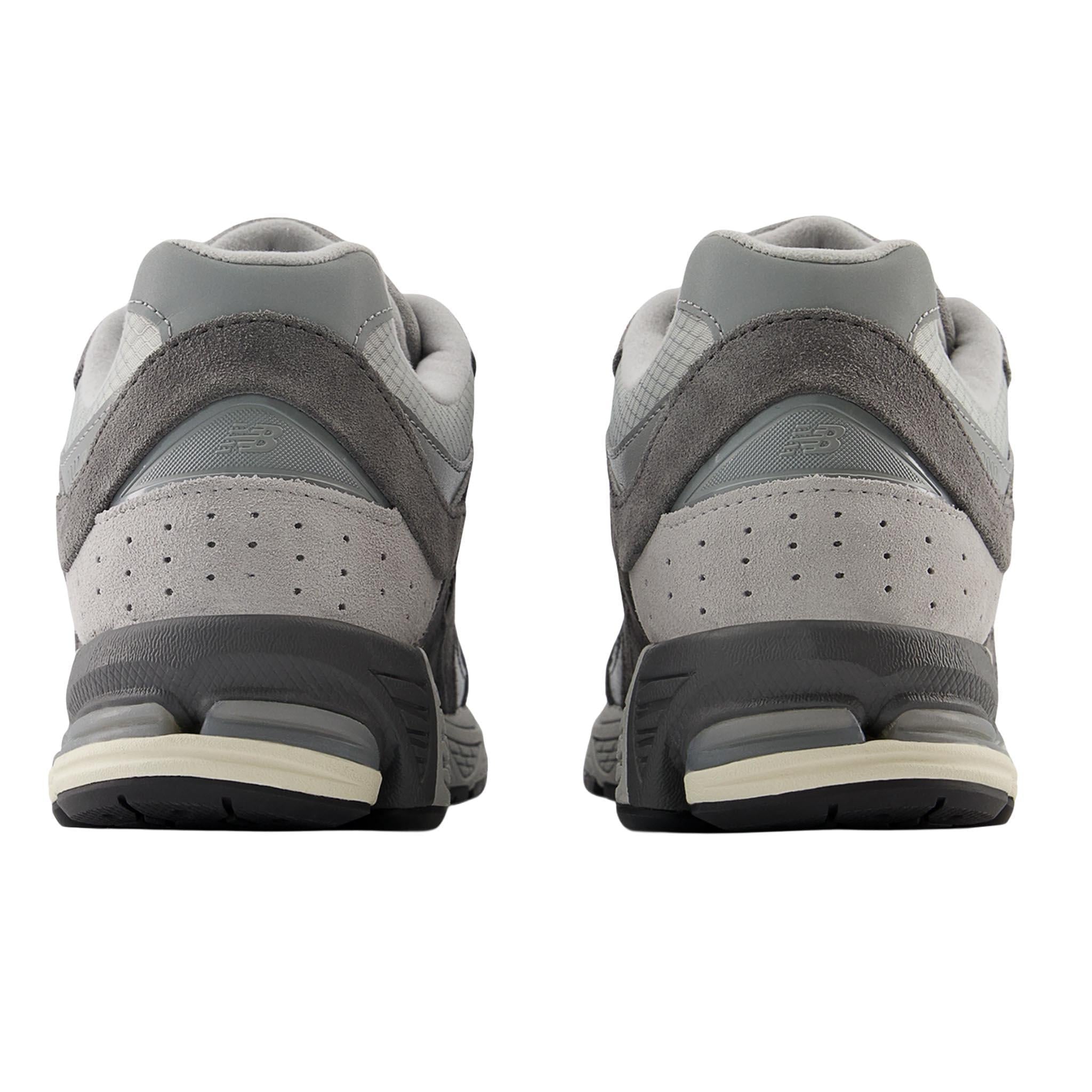 New Balance U2002 in GreyNew BaanceDPUS Designer Outlet19796804446440New Balance U2002 in Grey