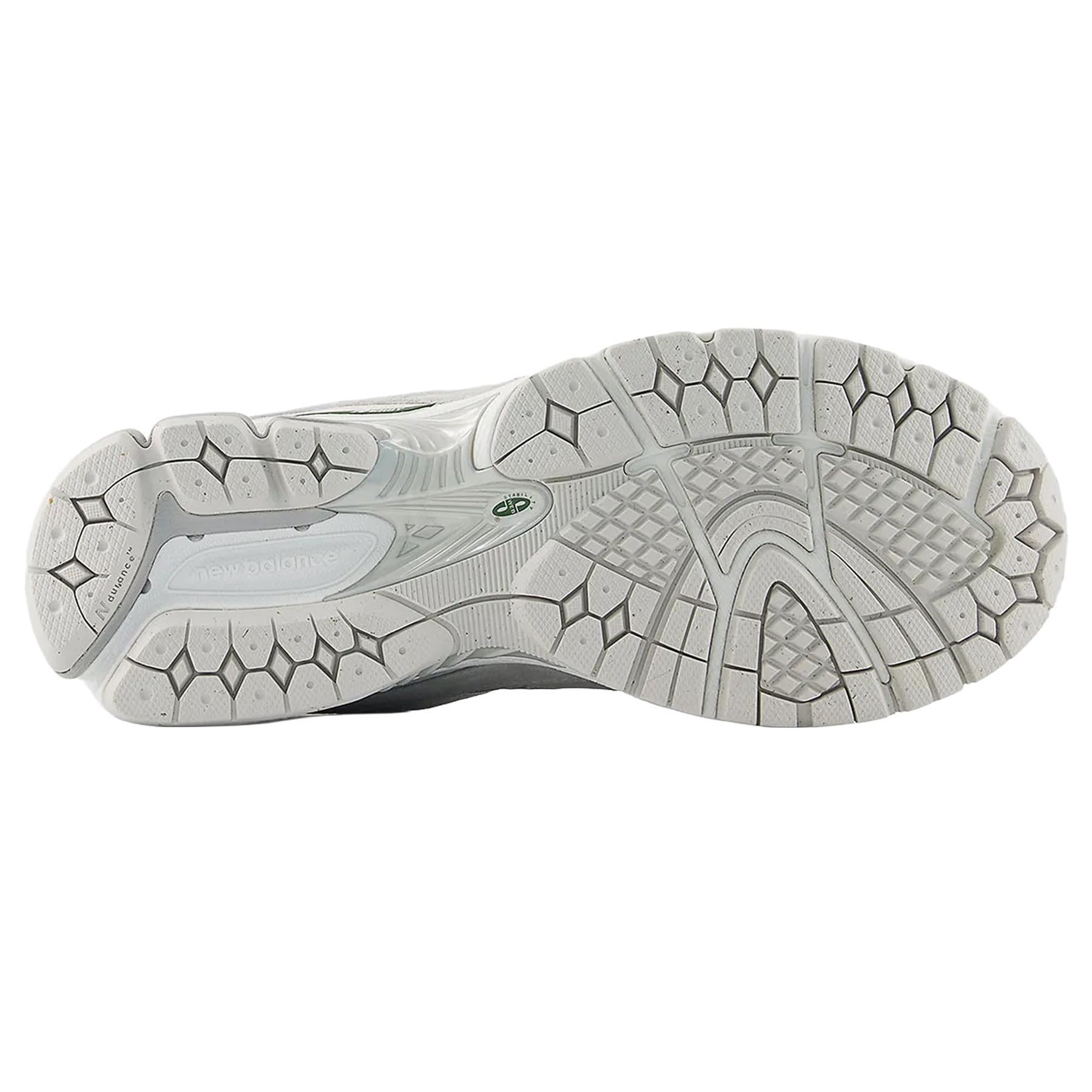 New Balance U2002 in Light GreyNew BaanceDPUS Designer Outlet19868655086241.5New Balance U2002 in Light Grey