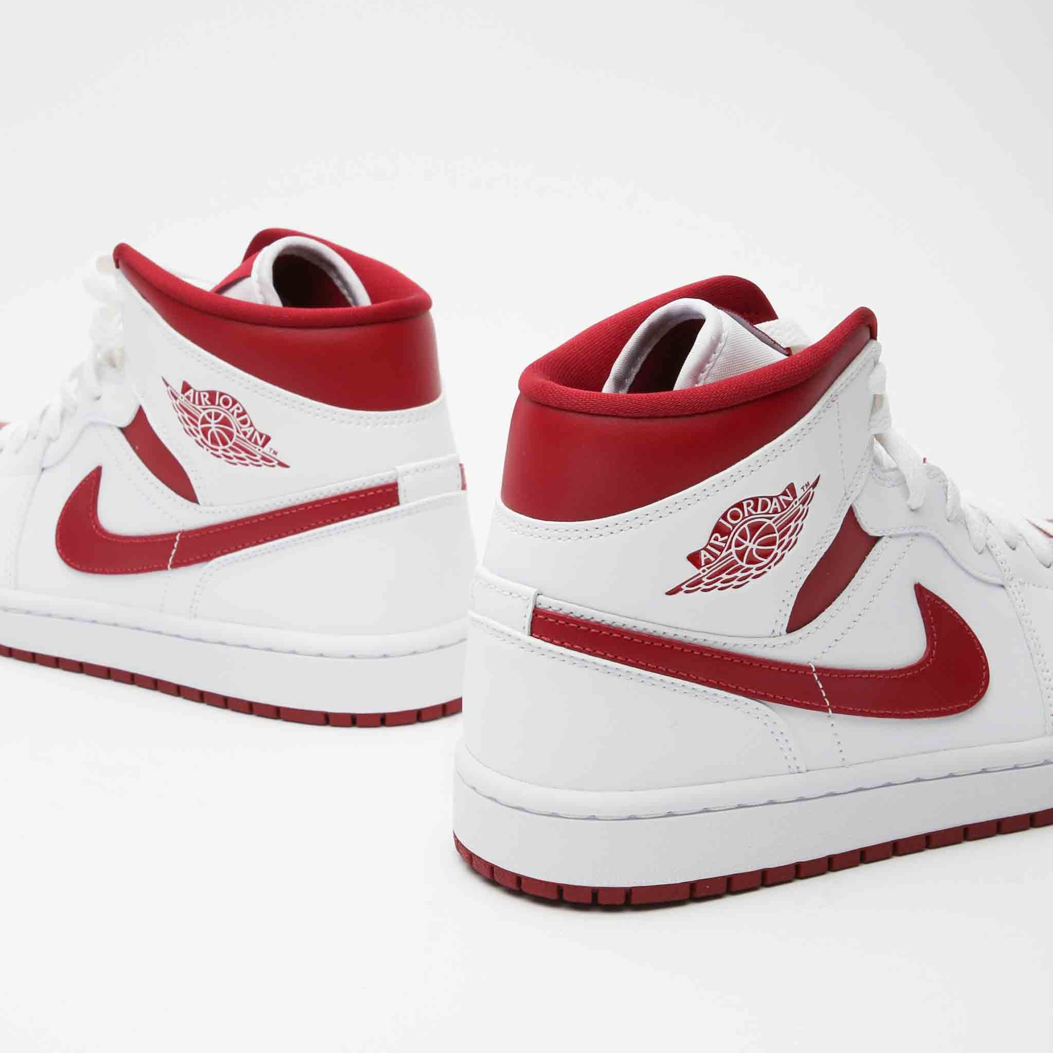 Nike Air Jordan 1 Mid Womans Reverse ChicagoSneakersNikeDPUS907719435.5Nike Air Jordan 1 Mid Womans Reverse Chicago