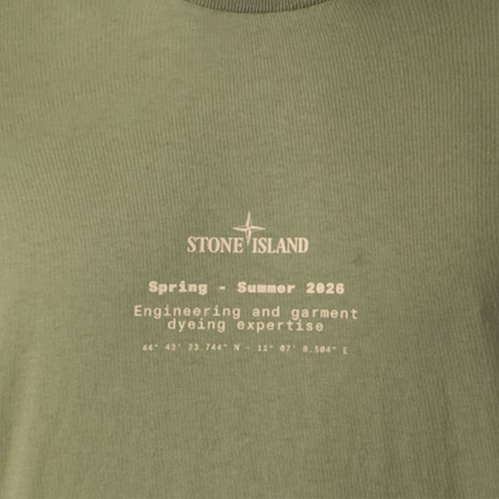 [Stone Island] Organic Cotton Jersey 'Stone' Print Garment Dyed T-ShirtT-ShirtStone IslandDPUS Designer OutletMilitary GreenS[Stone Island] Organic Cotton Jersey 'Stone' Print Garment Dyed T-Shirt