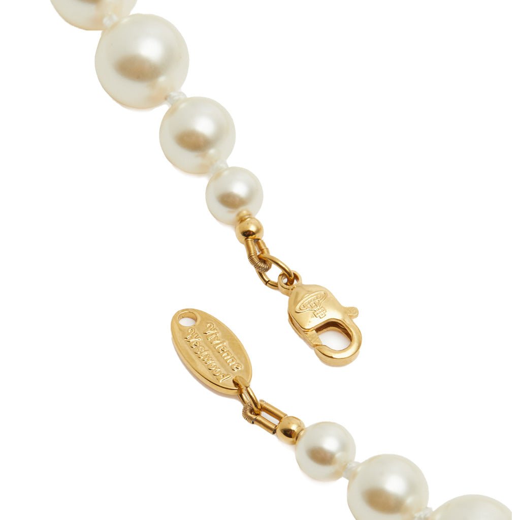 Vivienne Westwood One Row Pearl Bas ReliefJewelleryVivienne WestwoodDPUS Designer Outlet8050889140191Gold/Cream/CrystalW1Vivienne Westwood One Row Pearl Bas Relief